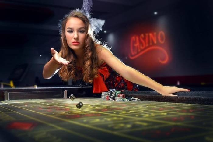 Antarmuka permainan Bikini Paradise di platform badai slot dengan tema pantai yang cerah